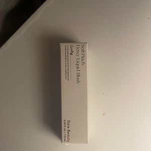 Brand new Rare beauty blush in shade lucky. Never used.